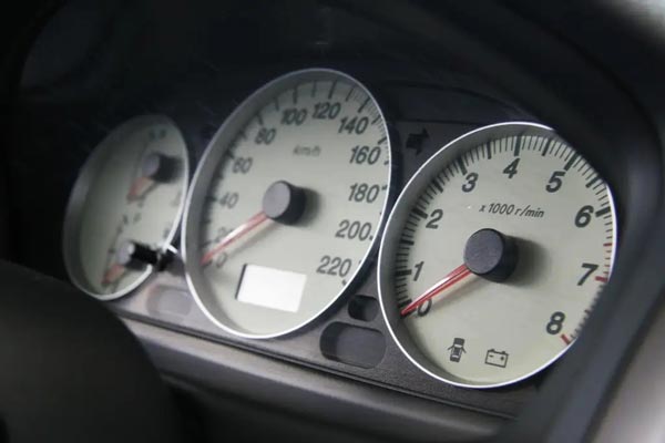 汽車標(biāo)識(shí)logo都是如何進(jìn)行打標(biāo)的？答案是用激光打標(biāo)機(jī)！